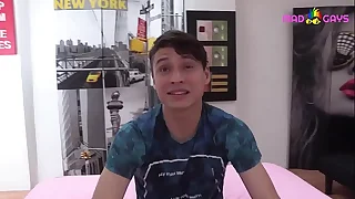 Venezolano hetero inunda todo de esperma